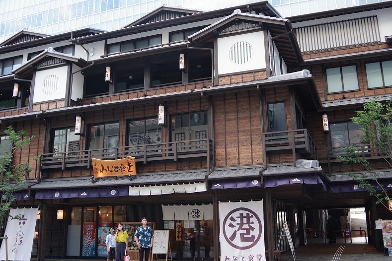 ミナカ小田原　展望足湯庭園・金次郎広場