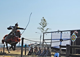 2月11日 流鏑馬 イベント 年間一覧 リトルトリップ小田原 小田原市観光協会 2月11日 流鏑馬 イベント 年間一覧 リトルトリップ小田原 小田原市観光協会